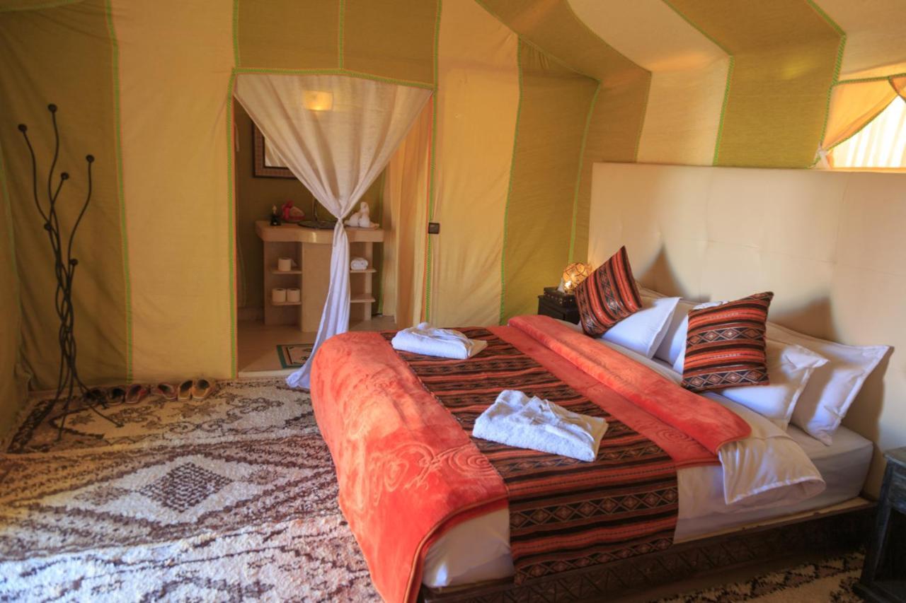 Отель Sahara Desert Luxury Camp Мерзуга Экстерьер фото